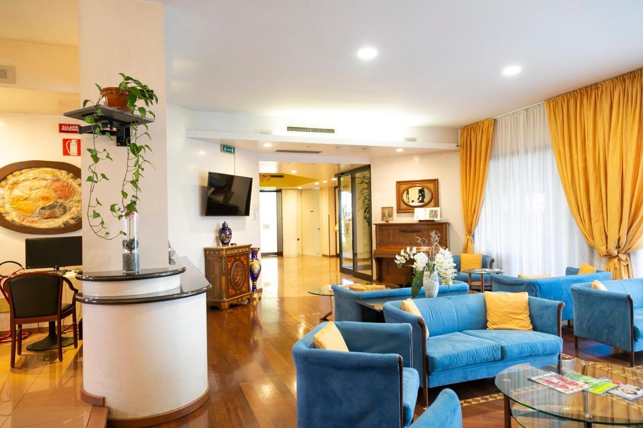 Melas Hotel เมราเต ภายนอก รูปภาพ