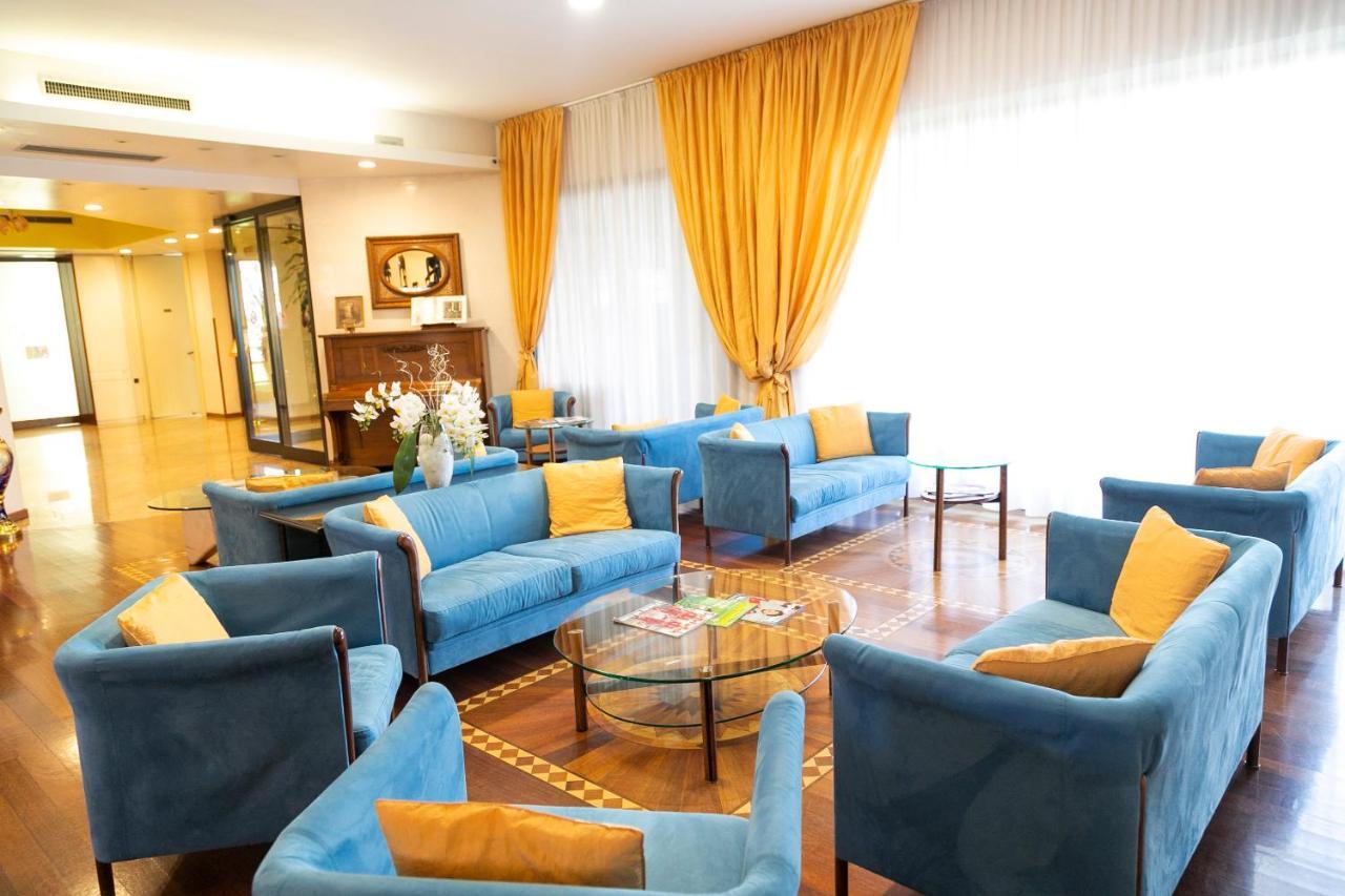 Melas Hotel เมราเต ภายนอก รูปภาพ