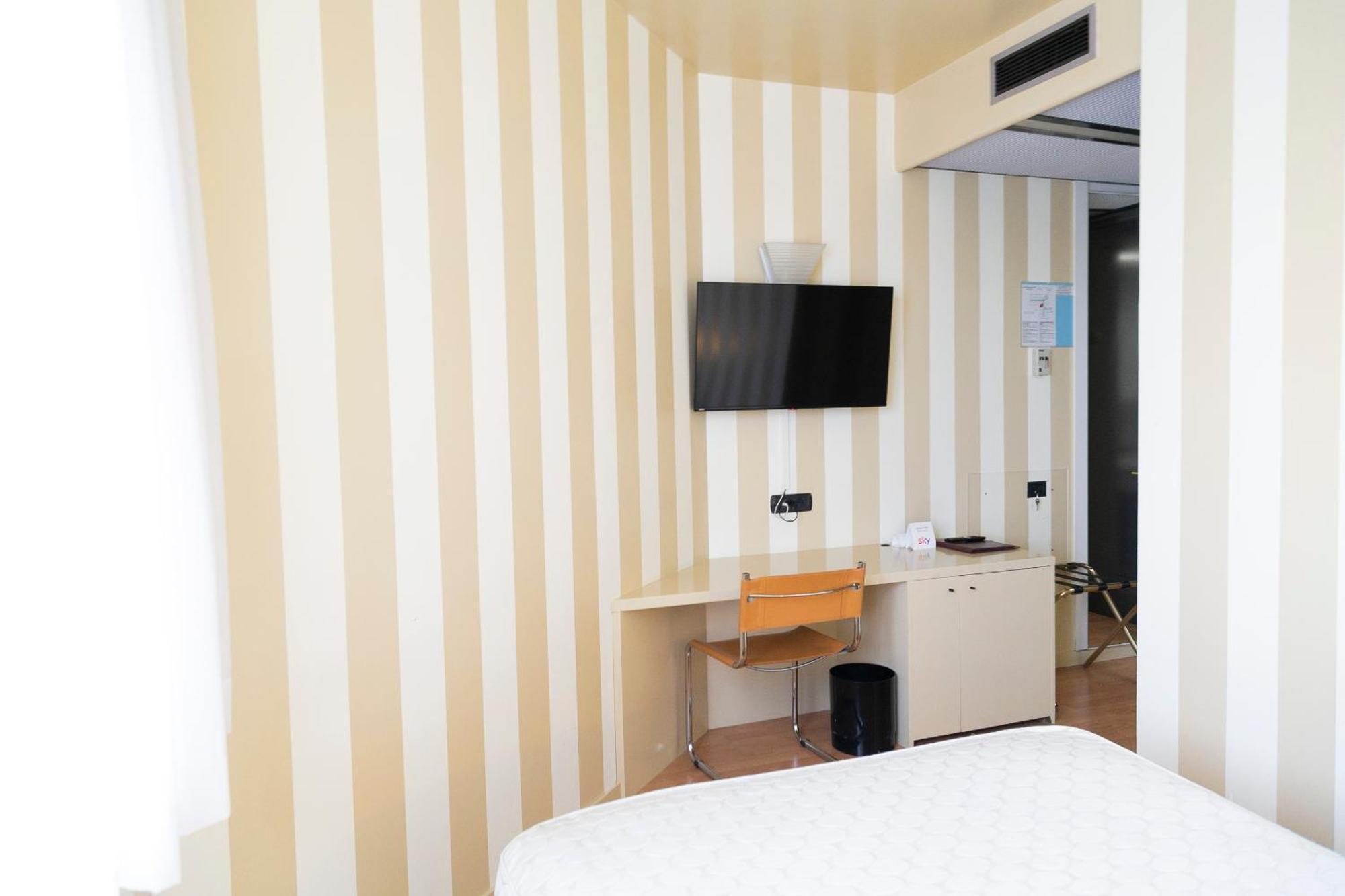 Melas Hotel เมราเต ภายนอก รูปภาพ