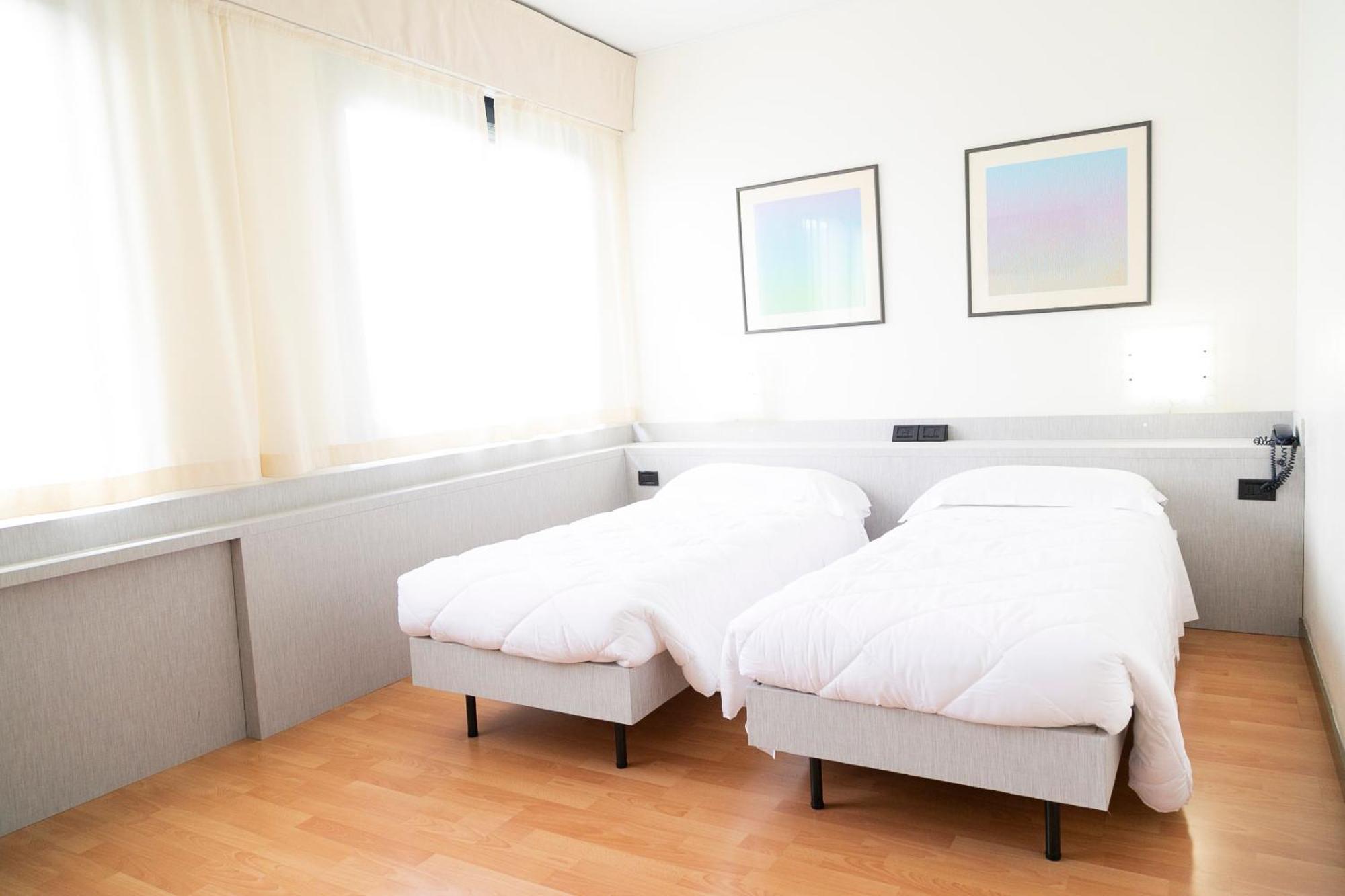 Melas Hotel เมราเต ภายนอก รูปภาพ