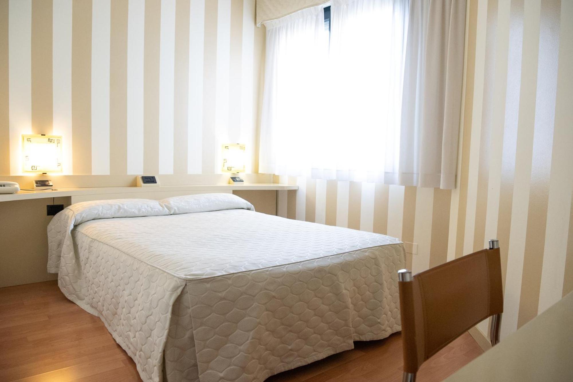 Melas Hotel เมราเต ภายนอก รูปภาพ