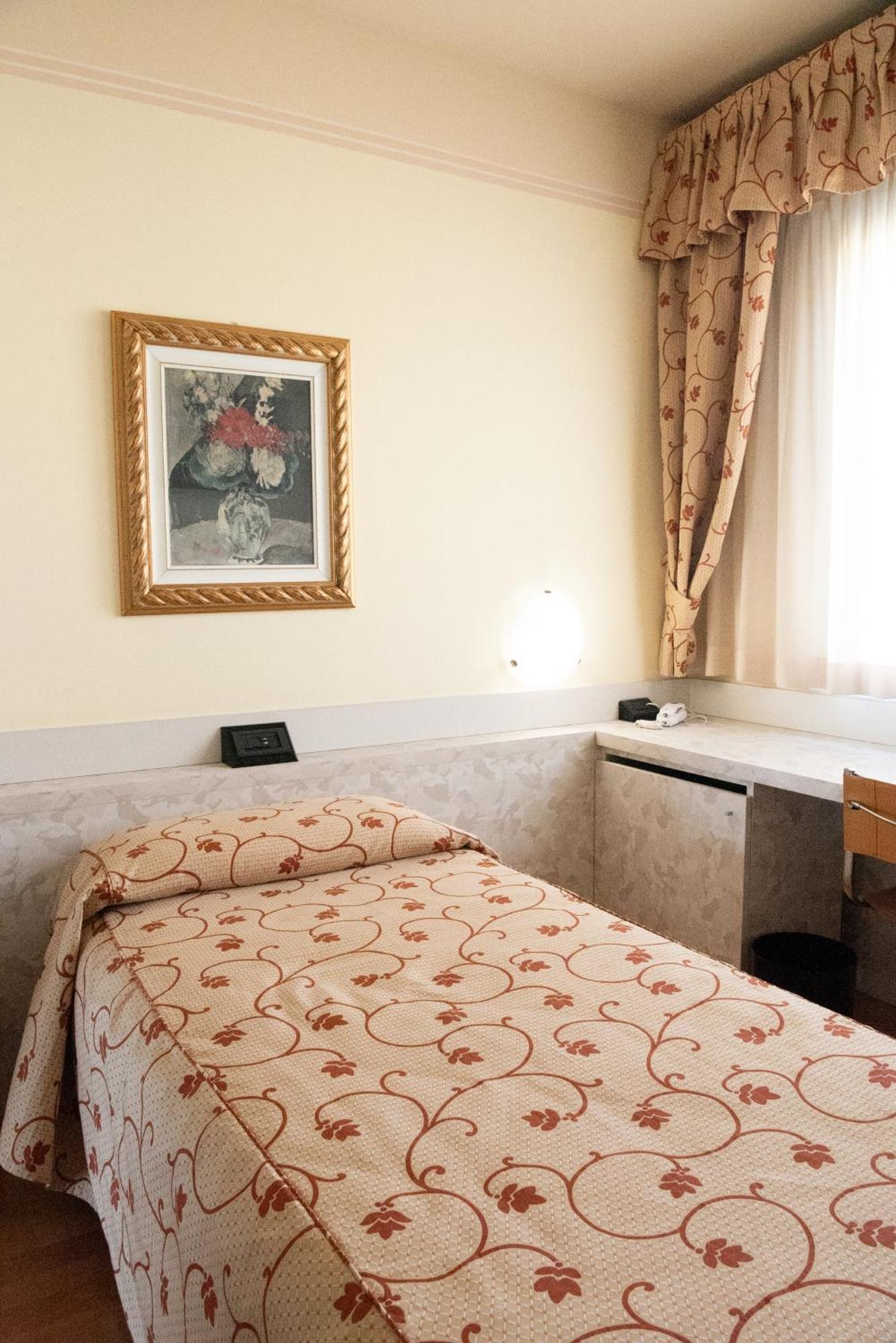Melas Hotel เมราเต ภายนอก รูปภาพ