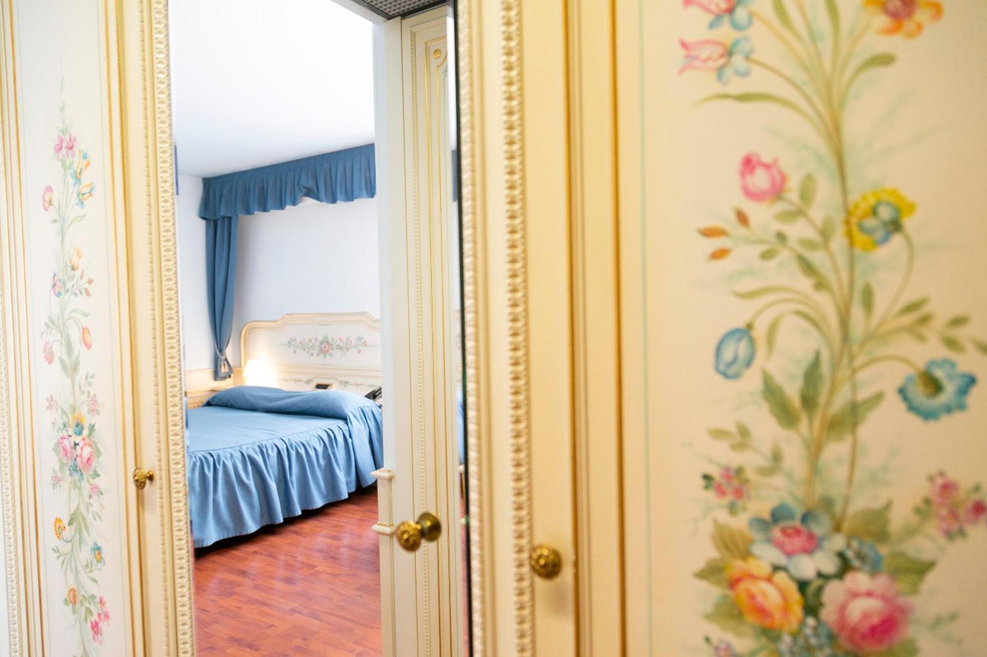 Melas Hotel เมราเต ภายนอก รูปภาพ