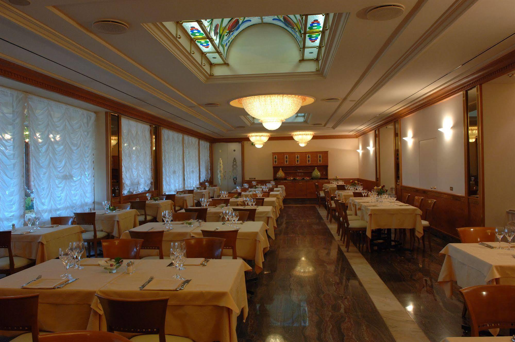 Melas Hotel เมราเต ภายนอก รูปภาพ